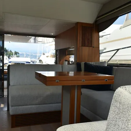 Motor Yacht Sunseeker Manhattan 52 Botel *