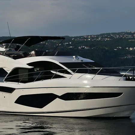 Botel Motor Yacht Sunseeker Manhattan 52 Opatija