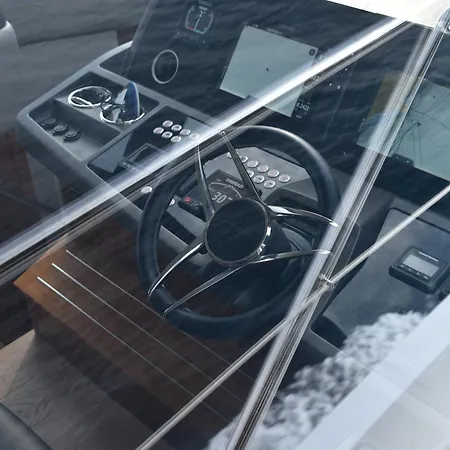 Motor Yacht Sunseeker Manhattan 52 Botel
