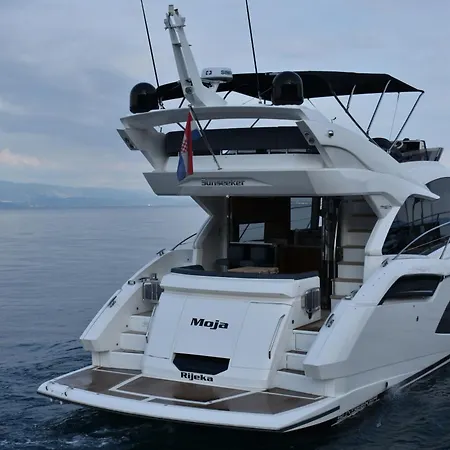 Botel Motor Yacht Sunseeker Manhattan 52 *