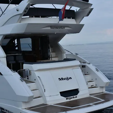 Motor Yacht Sunseeker Manhattan 52 Botel Opatija