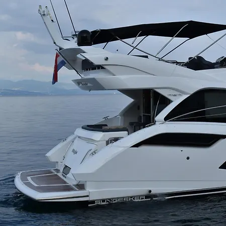 Motor Yacht Sunseeker Manhattan 52 Botel Opatija