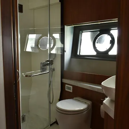 Botel Motor Yacht Sunseeker Manhattan 52 *
