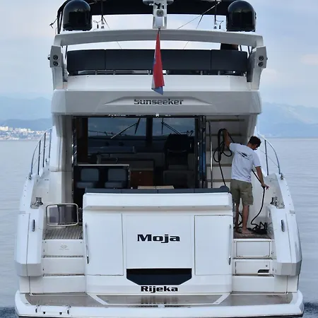 Botel Motor Yacht Sunseeker Manhattan 52 Opatija